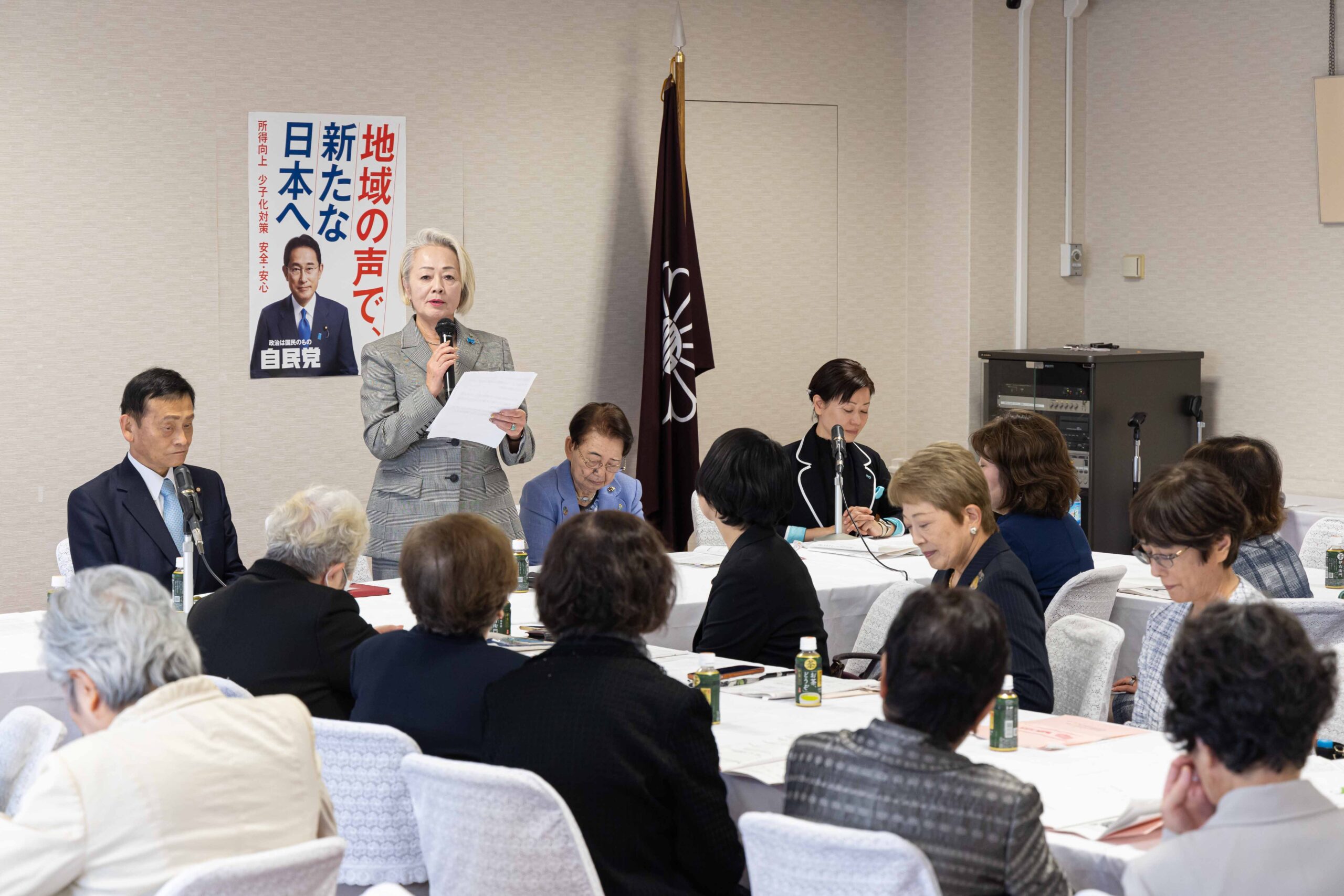 政経文化パーティ　小渕選対委員長を迎えて開催総選挙に備え「必勝」へ激励、決意表明熱く総合経済対策の実効性へ理解求める