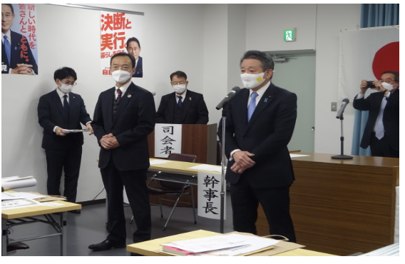 第21回統一地方選「全員当選と党勢拡大を期して」一般市・町長選挙・一般市議会議員選挙公認候補者に公認証を授与「自民党ここにあり、底力発揮を」