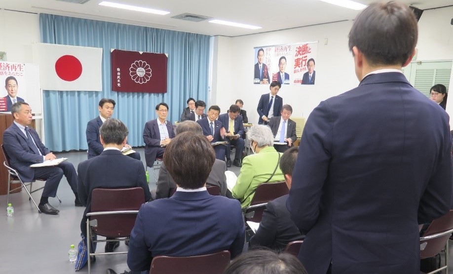 「変わる決意」を示す　政治刷新車座対話を開催