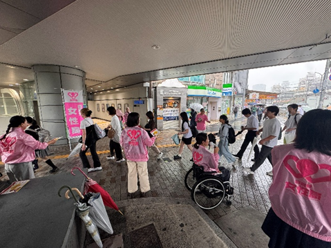 県連女性局 児童虐待防止街頭演説会