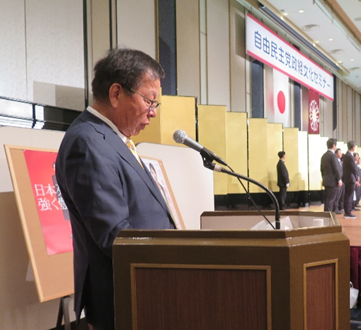 【政経文化セミナーに各地から1800人が参集】~地方統一選勝利へ総力結集を誓う。出席党役員・閣僚らを囲み和やかな懇談の輪~