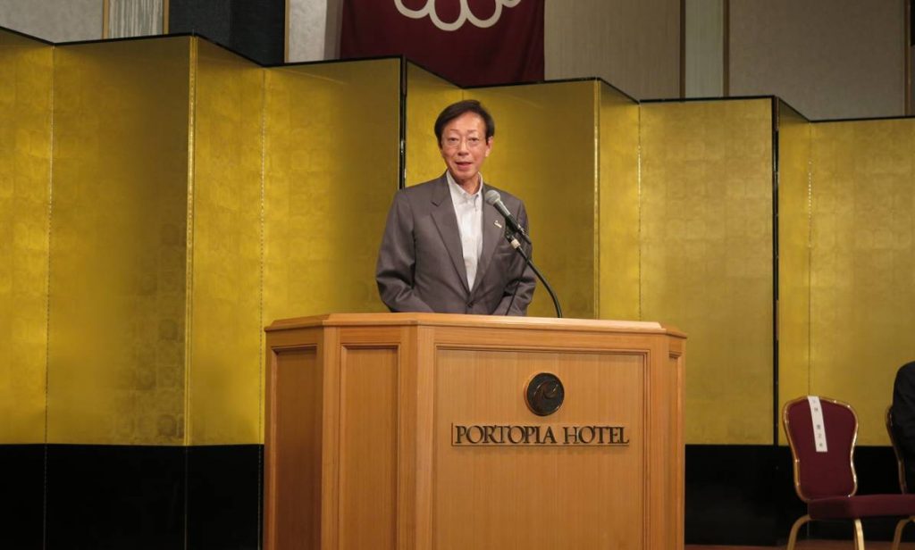 【政経文化セミナーに各地から1800人が参集】~地方統一選勝利へ総力結集を誓う。出席党役員・閣僚らを囲み和やかな懇談の輪~